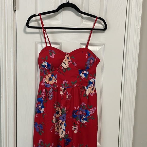 NWT floral jumpsuit - Picture 2 of 8